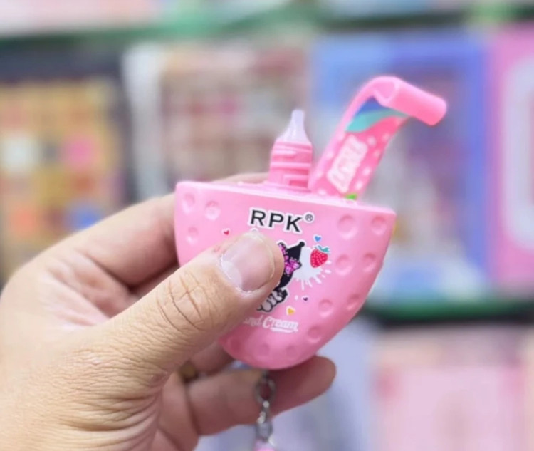 کرم دست کرومی طرح توت فرنگی مدل جاکلیدی RPK