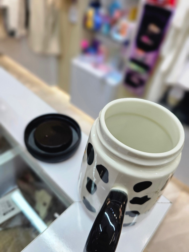 ماگ سرامیکی ۳۰۰ میلیلیتر CUTE COW طرح گاوی با درب پیچی آینهای