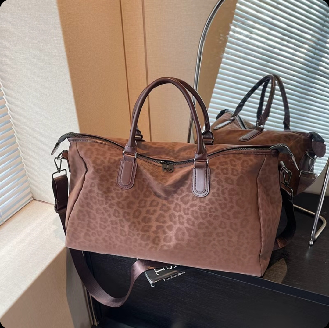ساک باشگاهی و مسافرتی پلنگی قهوه‌ای جادار مدل Urban Leopard
