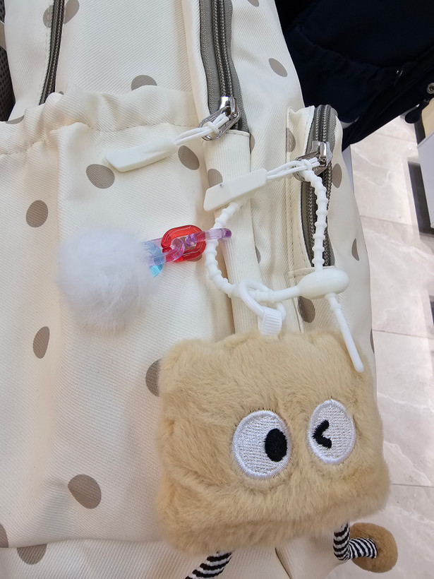 کوله پشتی خرسی Bear Dot کرم خالدار با آویز فانتزی