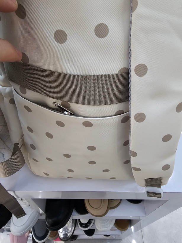 کوله پشتی خرسی Bear Dot کرم خالدار با آویز فانتزی